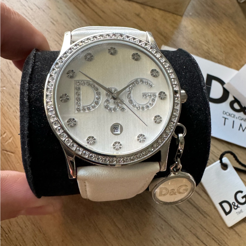 D&G GLORIA WHITE LEATHER AND CRYSTAL WOMENS WATCH DW0091